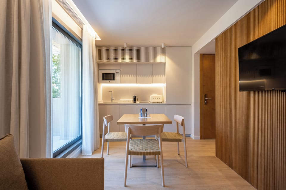 Deluxe Room | Premium bedding, down comforters, memory foam beds, free WiFi