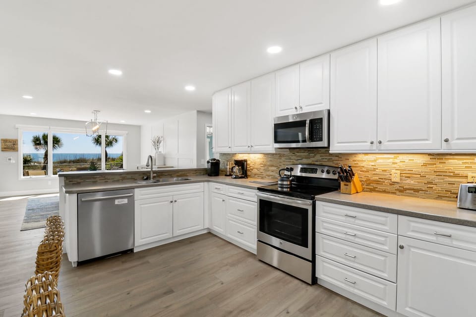 10 Ketch | Kitchen - 10 Ketch | Kitchen