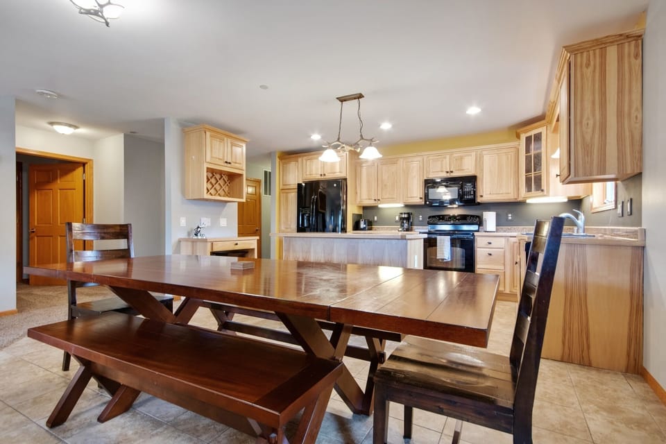 Condo, 3 Bedrooms | Private kitchen | Fridge, oven, coffee/tea maker