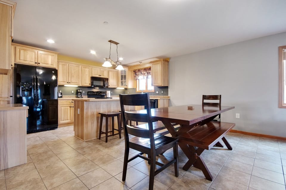 Condo, 3 Bedrooms | Private kitchen | Fridge, oven, coffee/tea maker