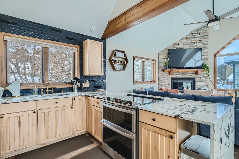 House, 3 Bedrooms | Private kitchen | Coffee/tea maker, fridge, oven, stovetop