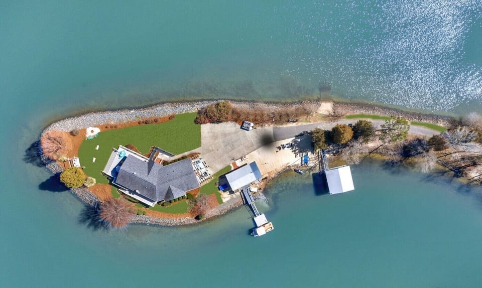 Private peninsula - feels like your own island or cruise ship!  Views! Beach!