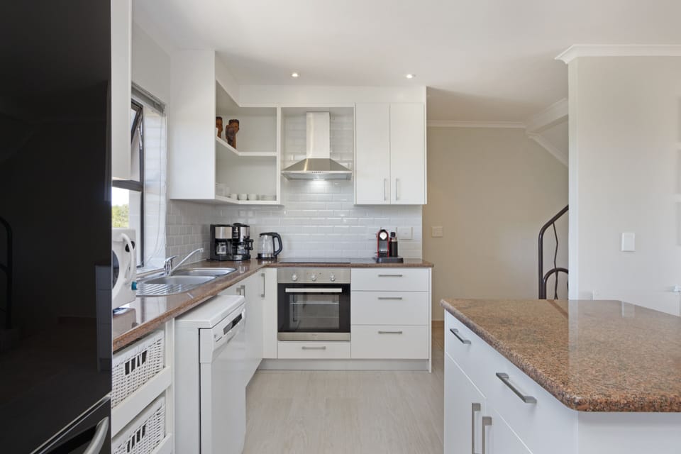 House (3 Bedrooms) | Private kitchen | Electric kettle