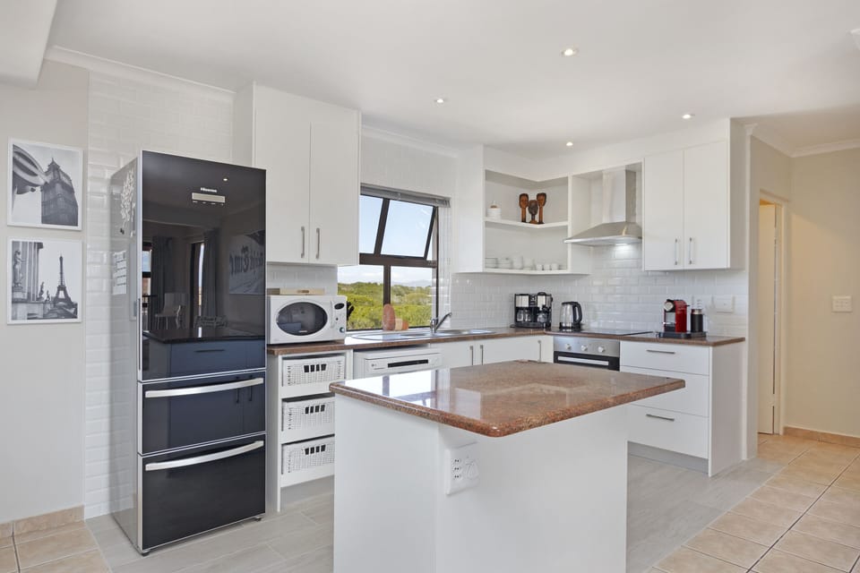 House (3 Bedrooms) | Private kitchen | Electric kettle