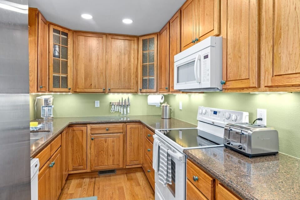Enjoy the fully stocked kitchen