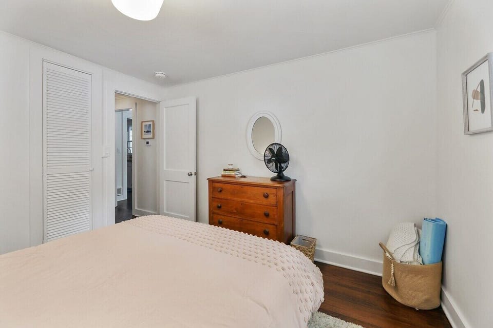 Bedroom 1- queen bed, yoga mat provided for your practice
