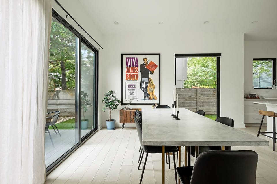 Dining area - seating for 6