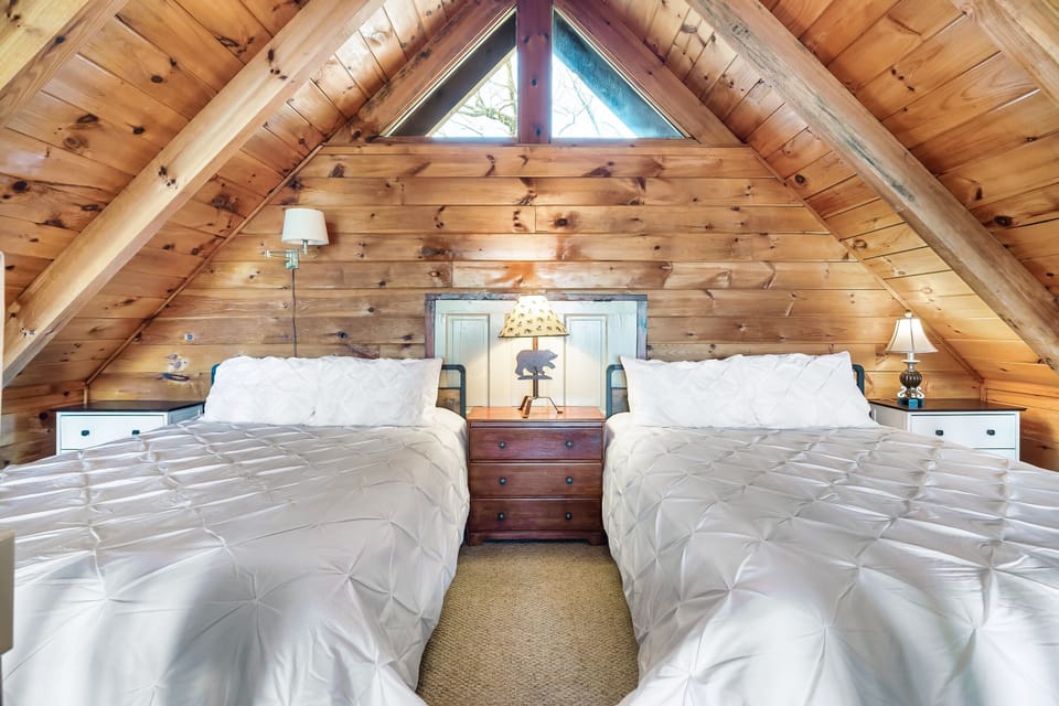 Two queen beds in the loft. A great sleeping area for the kids!