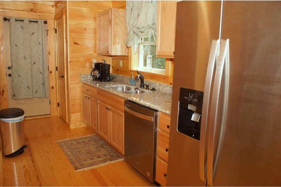 Full and stocked kitchen