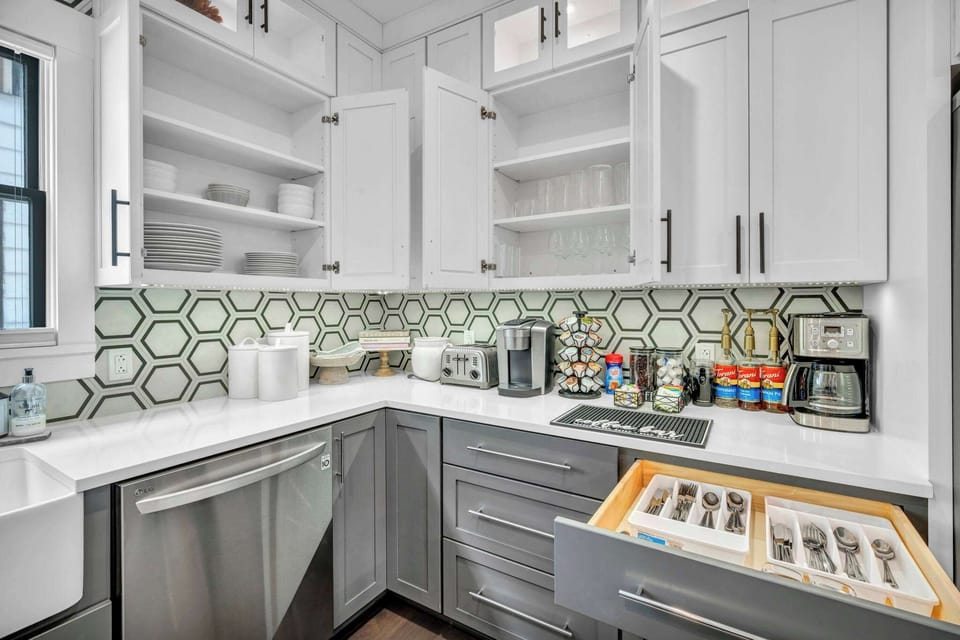 Cook up a feast in our stylish kitchen, complete with all the essentials. From the state-of-the-art dishwasher to the convenient coffee station, you'll have everything you need at your fingertips.