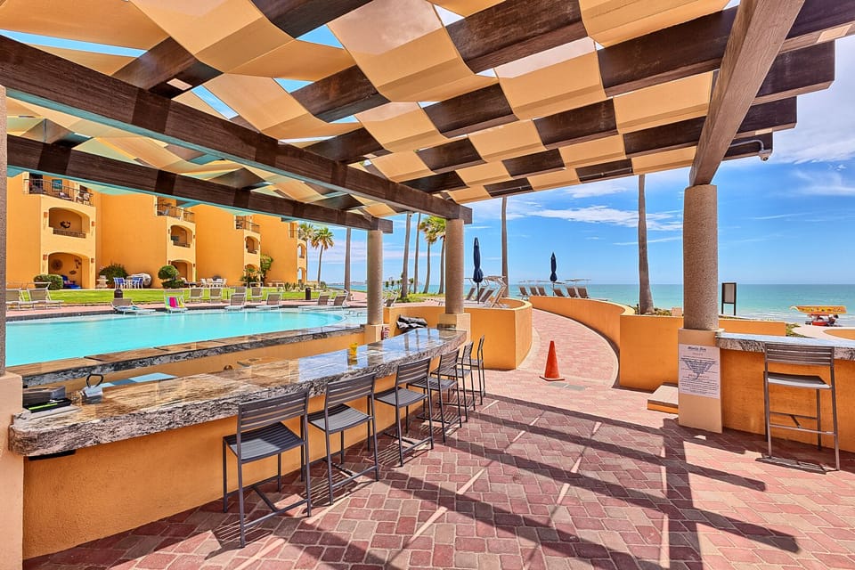 Pool Bar