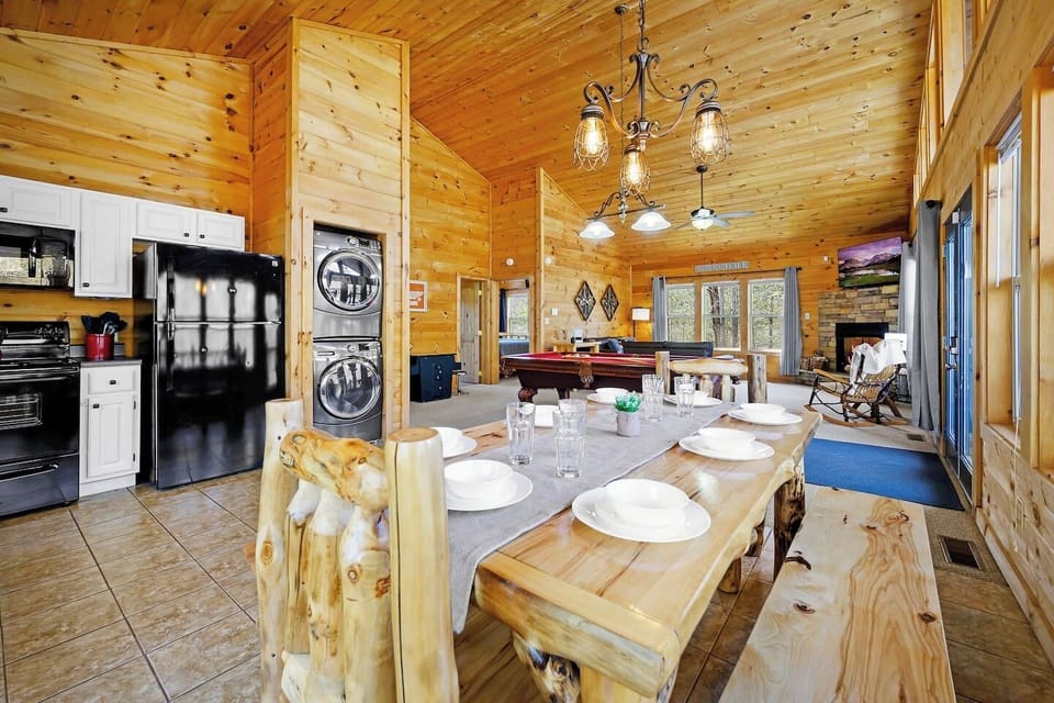 Gorgeous wood ceilings, walls, and decor. You'll feel right at home in this cozy mountain cabin.