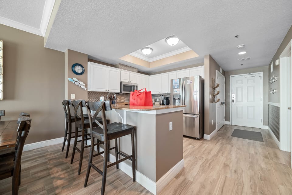 Breakfast bar and kitchen