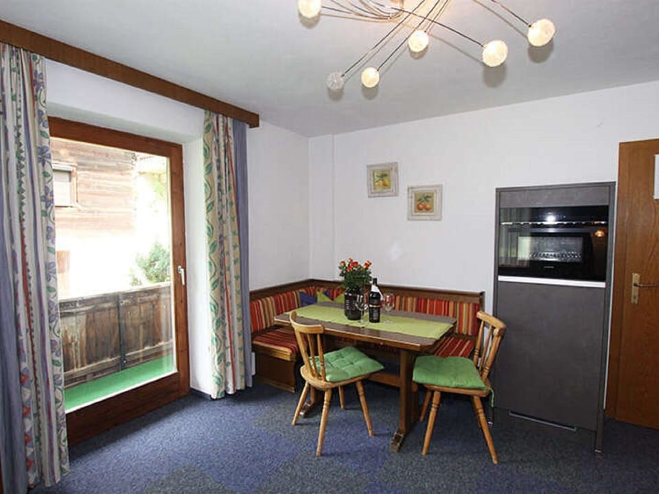 Table, Furniture, Plant, Building, Wood, Lighting, Houseplant, Flower, Interior Design, Chair