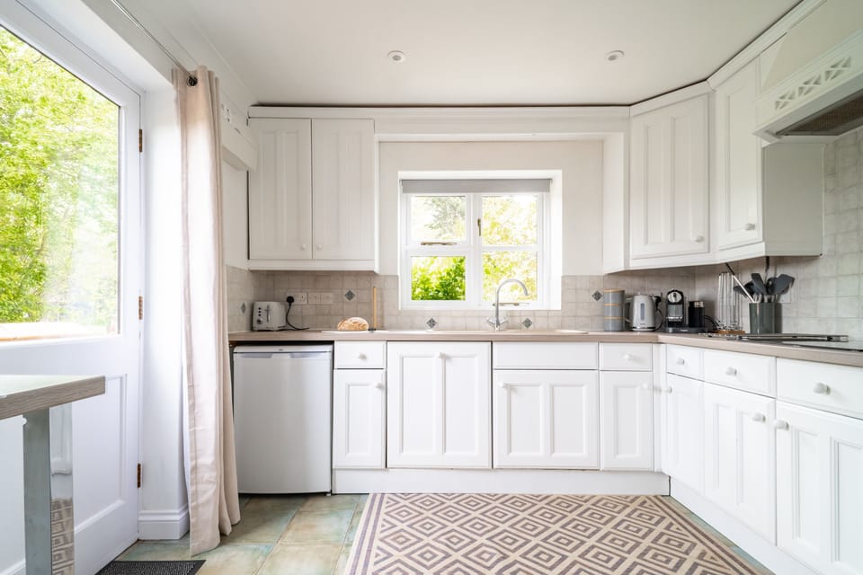 Well-equipped kitchen with access to garden