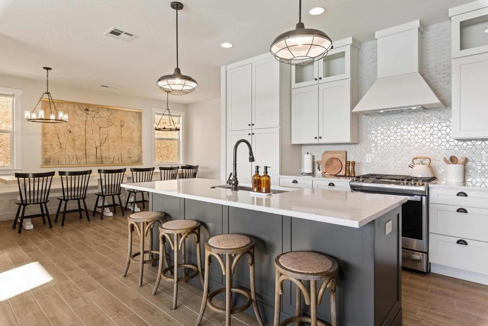 Townhome, 5 Bedrooms | Private kitchen | Fridge, oven, coffee/tea maker, toaster