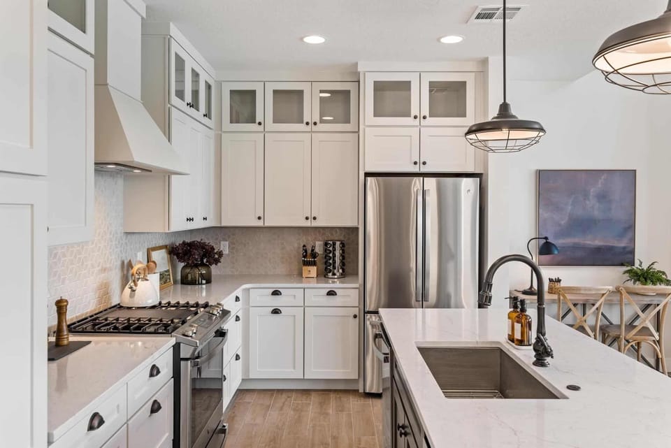 Townhome, 5 Bedrooms | Private kitchen | Fridge, oven, coffee/tea maker, toaster