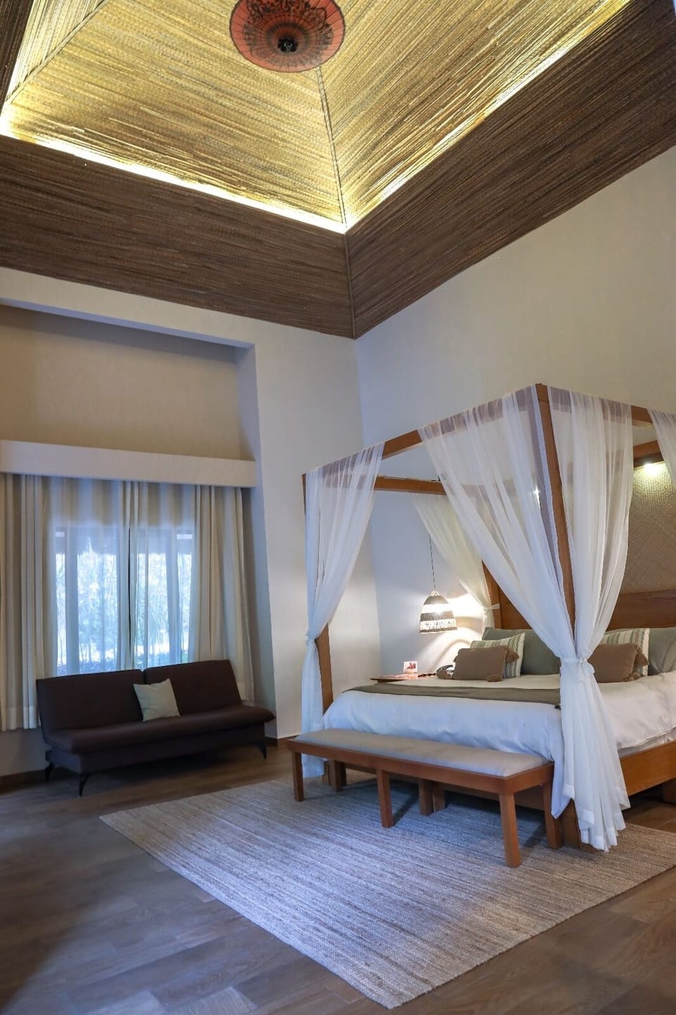 Premium Room, 1 King Bed | Premium bedding, in-room safe, soundproofing, iron/ironing board