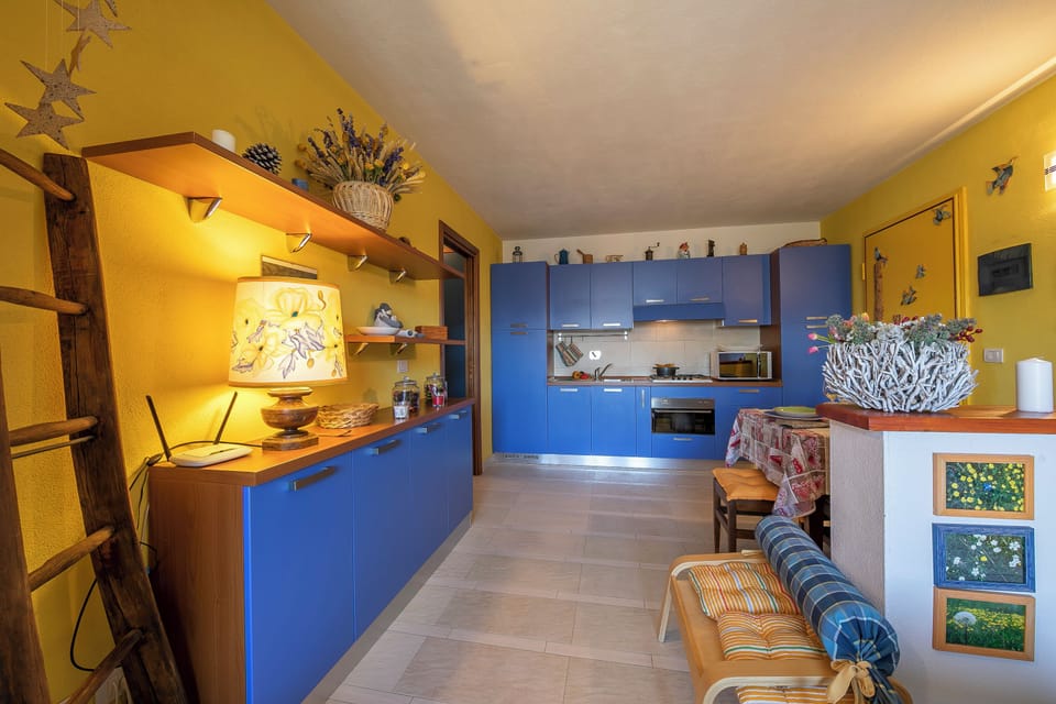 Family Apartment, Multiple Bedrooms (Rebecca's House (few steps from) | Private kitchen | Fridge, microwave, oven, stovetop