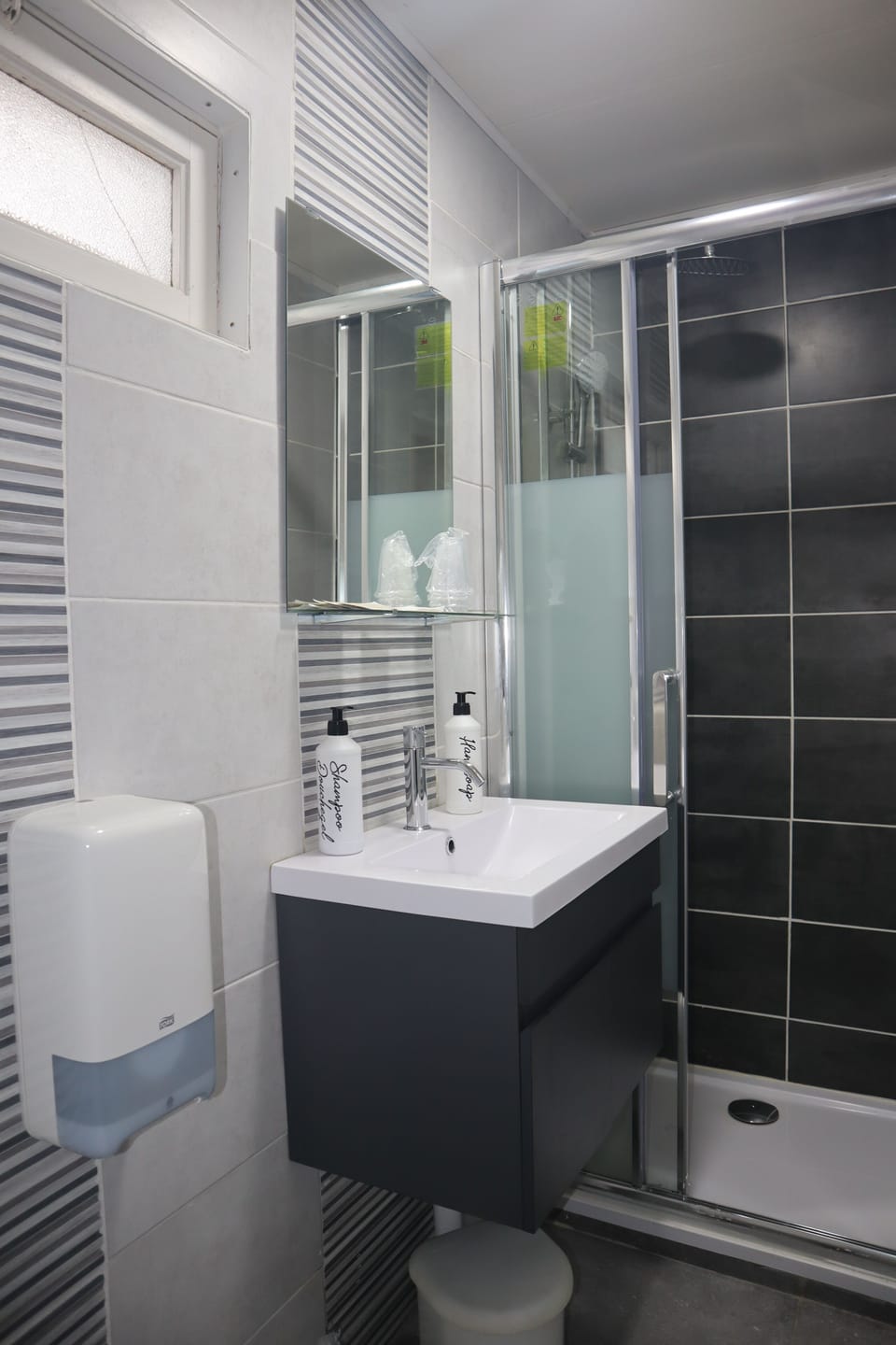 Family Quadruple Room | Bathroom | Shower, free toiletries, hair dryer, towels