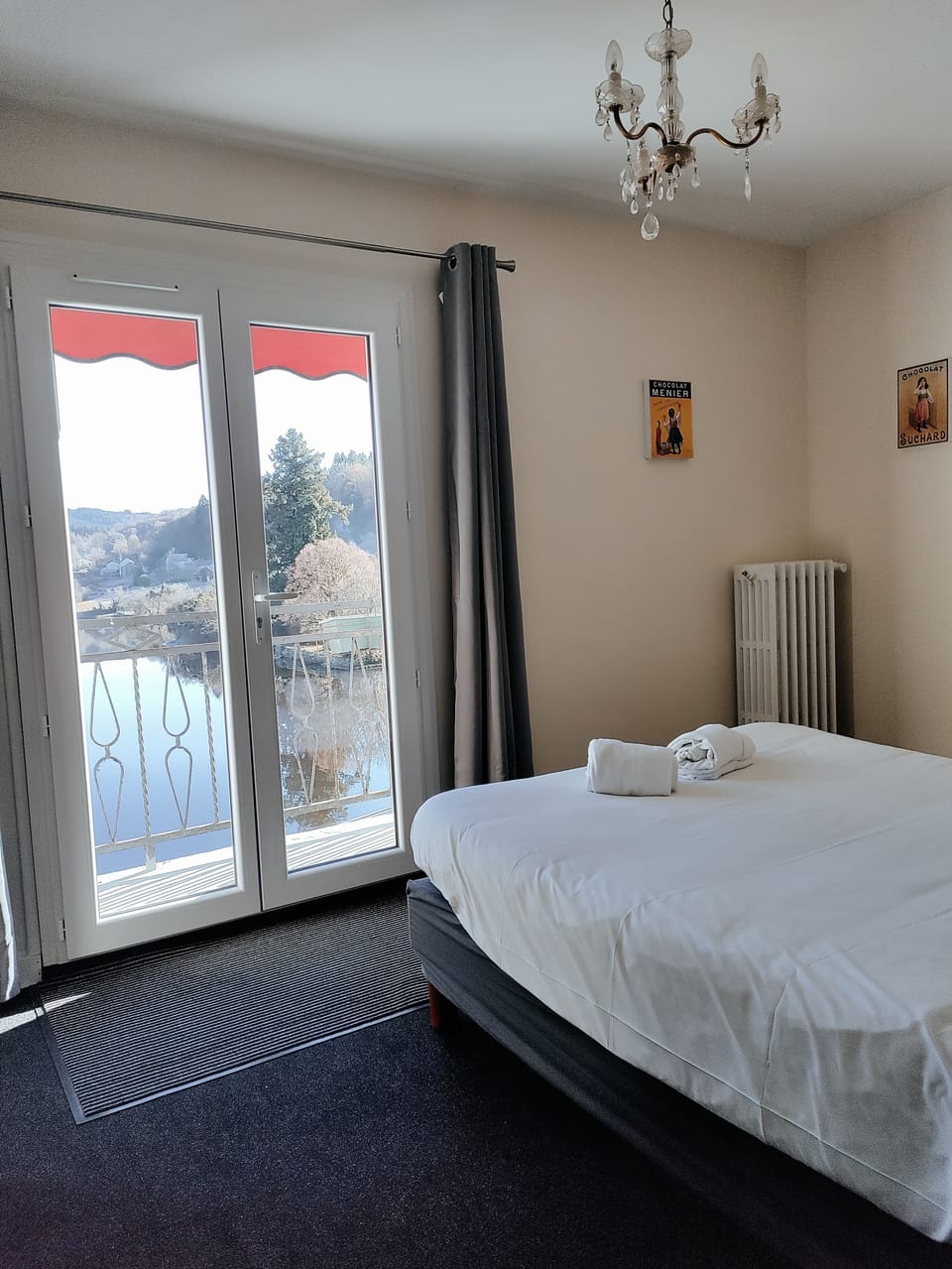 Family Quadruple Room | Desk, blackout drapes, free WiFi, bed sheets