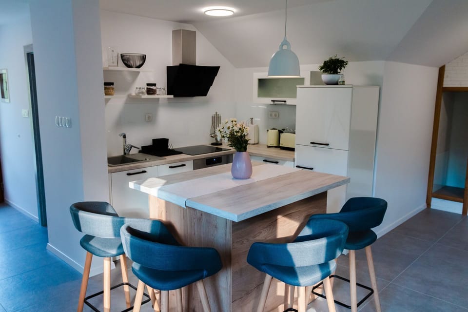 House | In-room dining