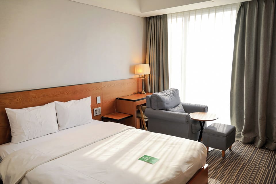 Free minibar, blackout drapes, soundproofing, bed sheets