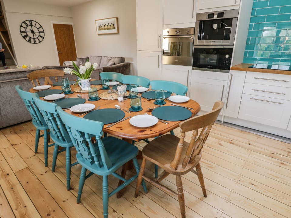 Cottage | Private kitchen | Fridge, microwave, dishwasher, electric kettle
