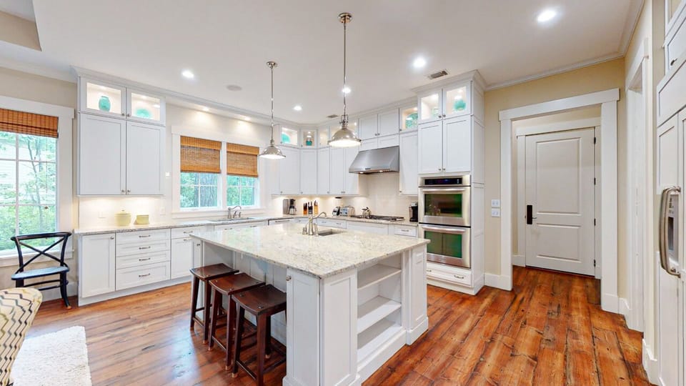 Eat-in Kitchen