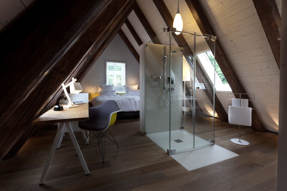 Premium bedding, free WiFi