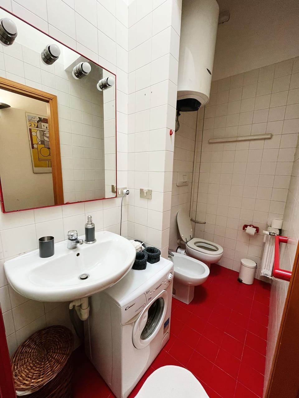 Studio | Bathroom | Shower, hair dryer, bidet, towels
