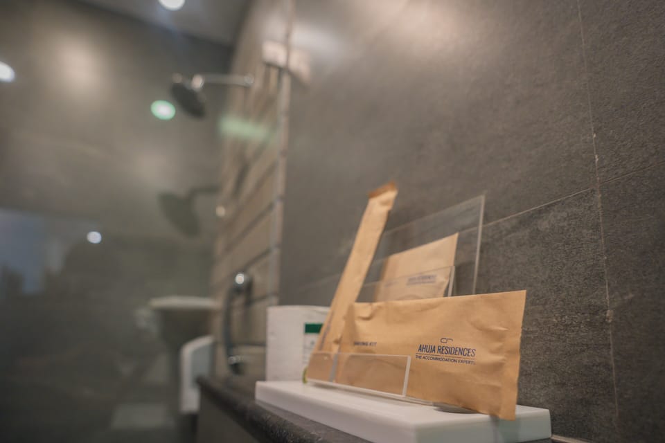 Shower, rainfall showerhead, free toiletries, hair dryer