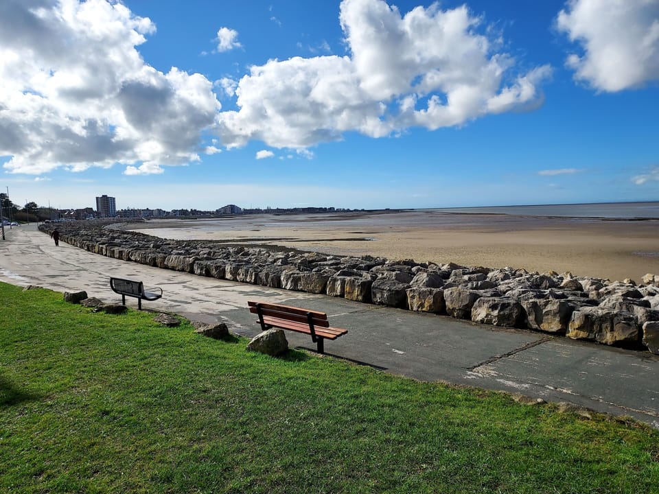 Morecambe Ground Floor Apartment - Sleeps 3 - 5 Mins to Sea Apartment in Morecambe