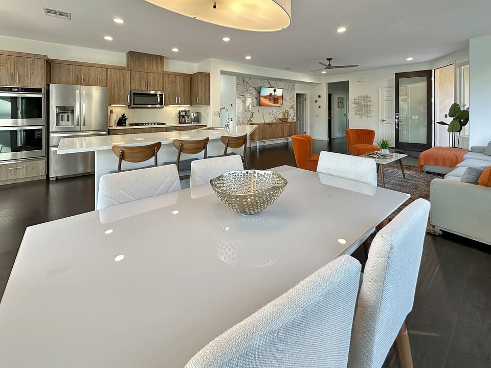 Open concept perfect to socialize