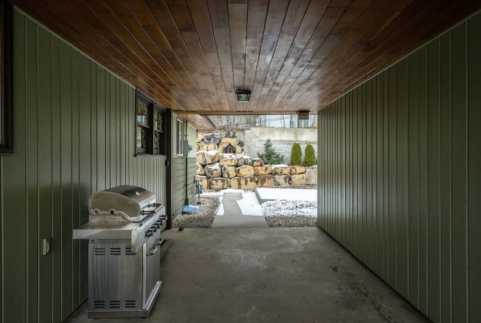 Covered Patio With Propane BBQ