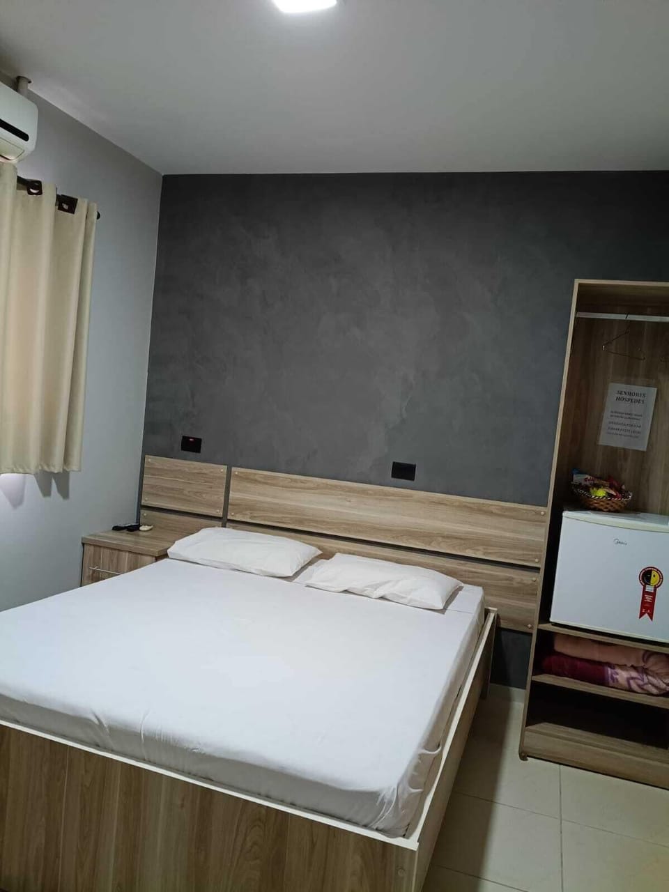 Basic Double Room | Minibar, desk, laptop workspace, WiFi (free)