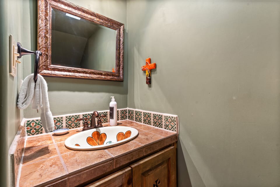Powder Bathroom (Floor 1)