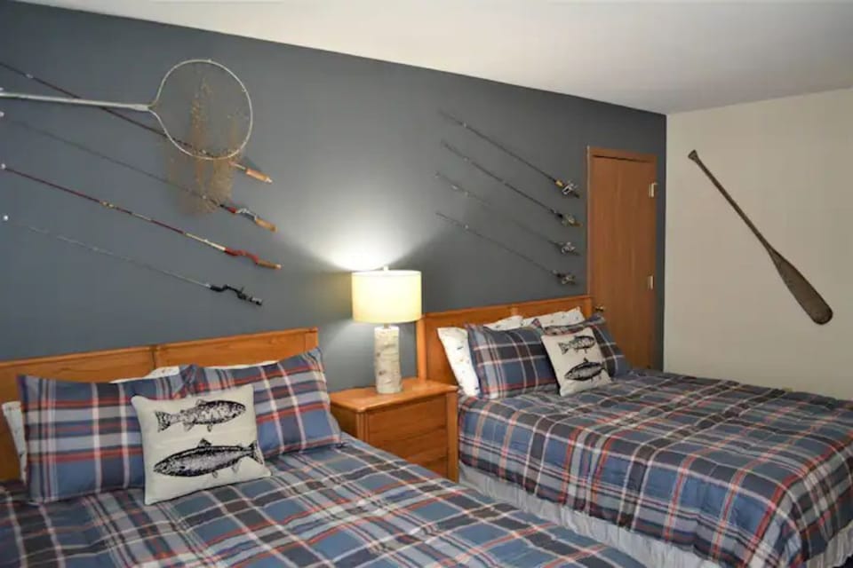 Combining rooms are optional for use with large groups