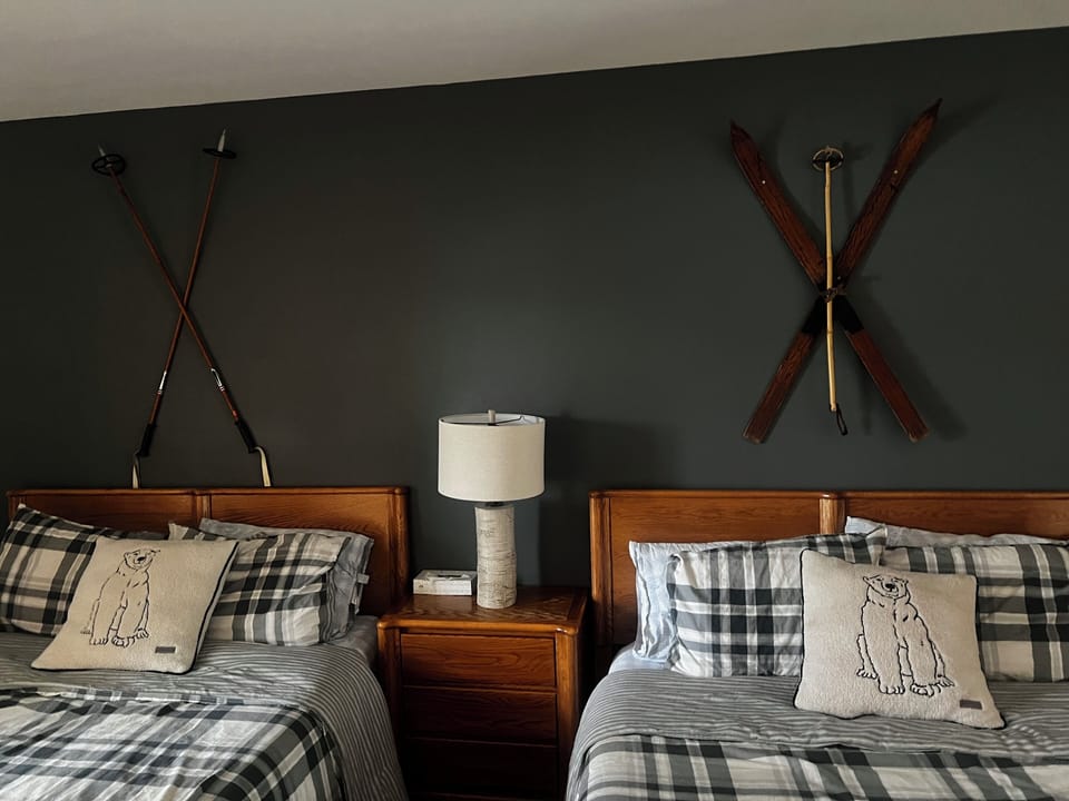 2 queen beds