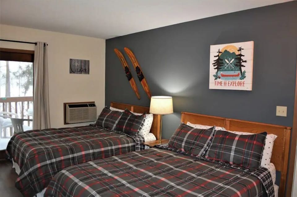 2 queen beds