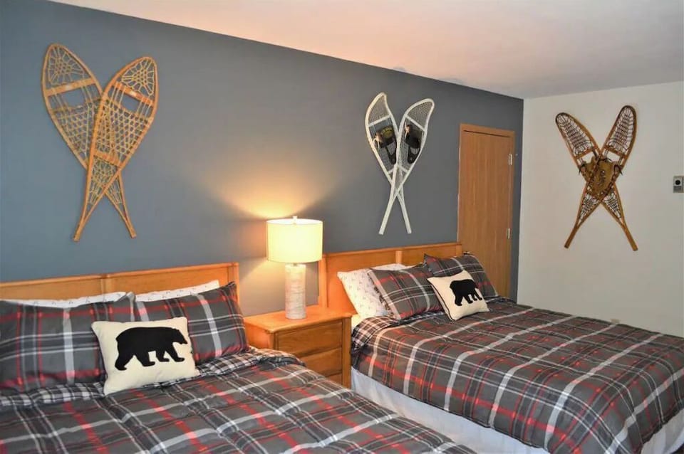 2 queen beds