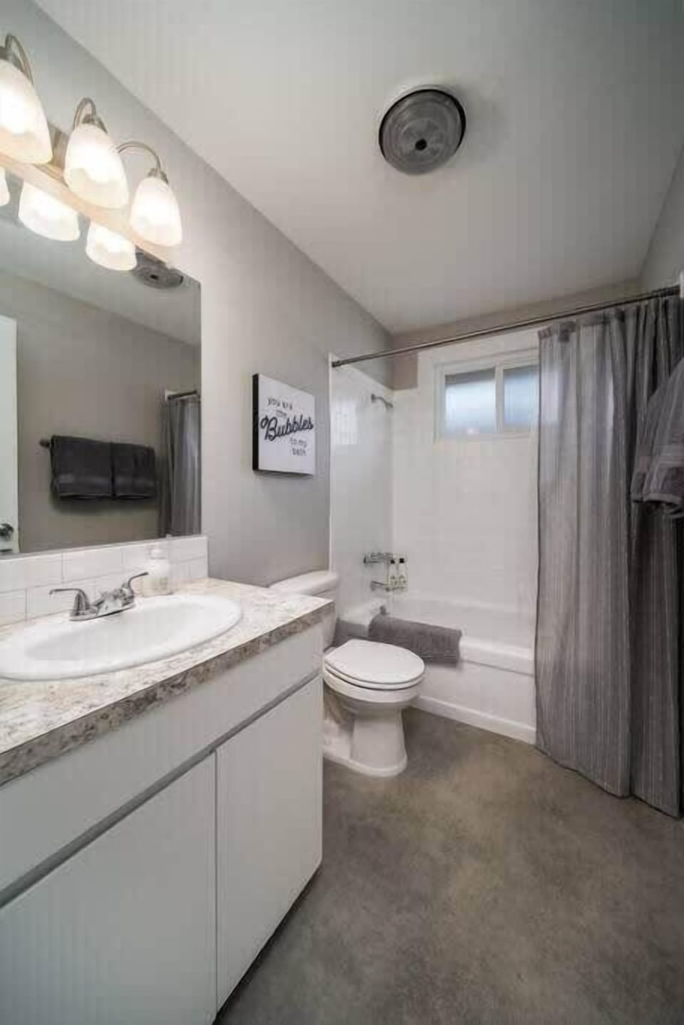 #StayinMyDistrict #bookdirect #StayInMyDistrictVancouver #StayInMyDisctricy Vancouver Near Shopping & Dining