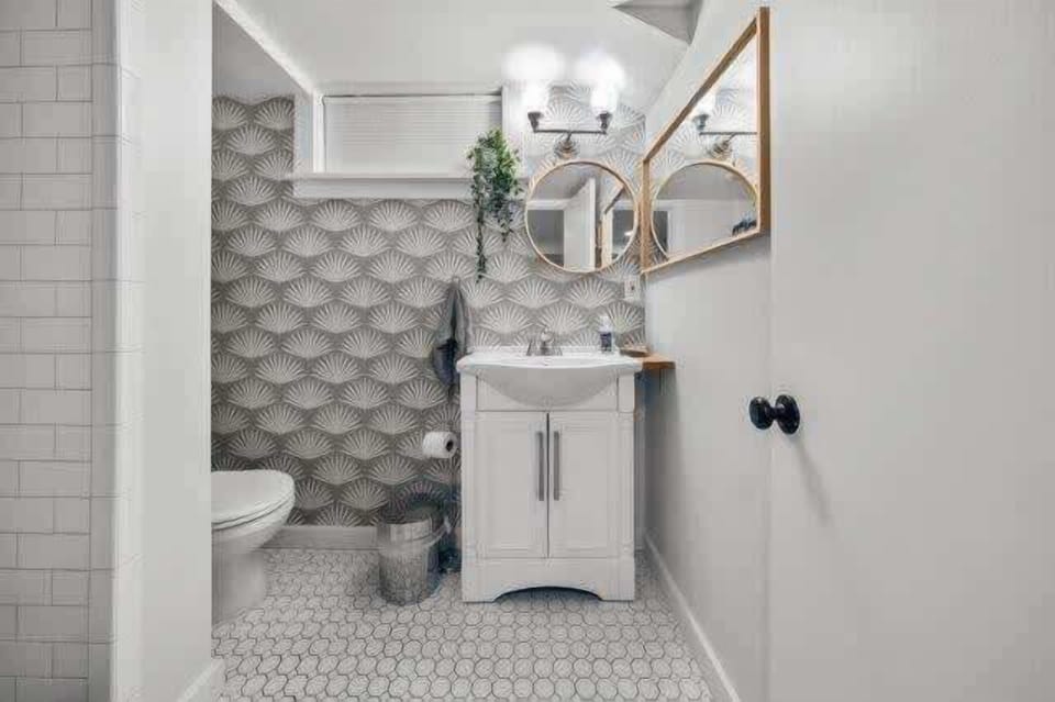 #StayInMyDistrict #EntireHome #BookDirect