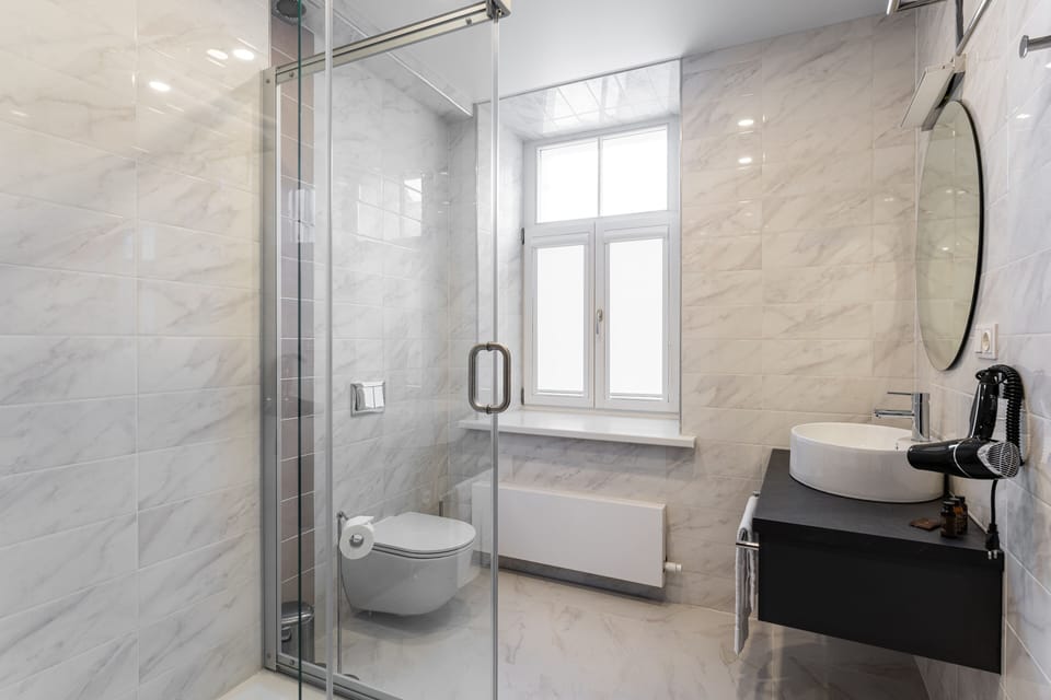 Basic Double Room Single Use | Bathroom | Shower, free toiletries, hair dryer, slippers