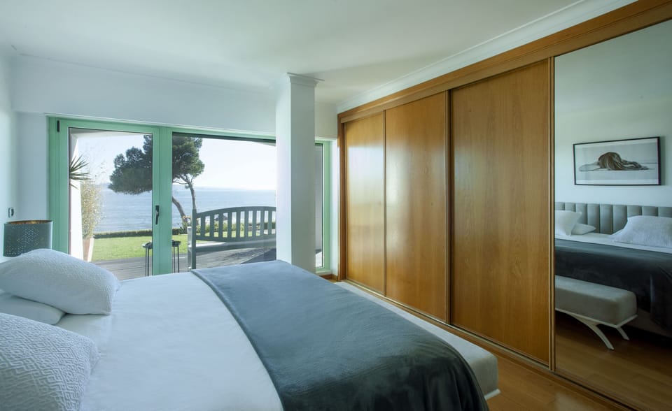 Closet and view 