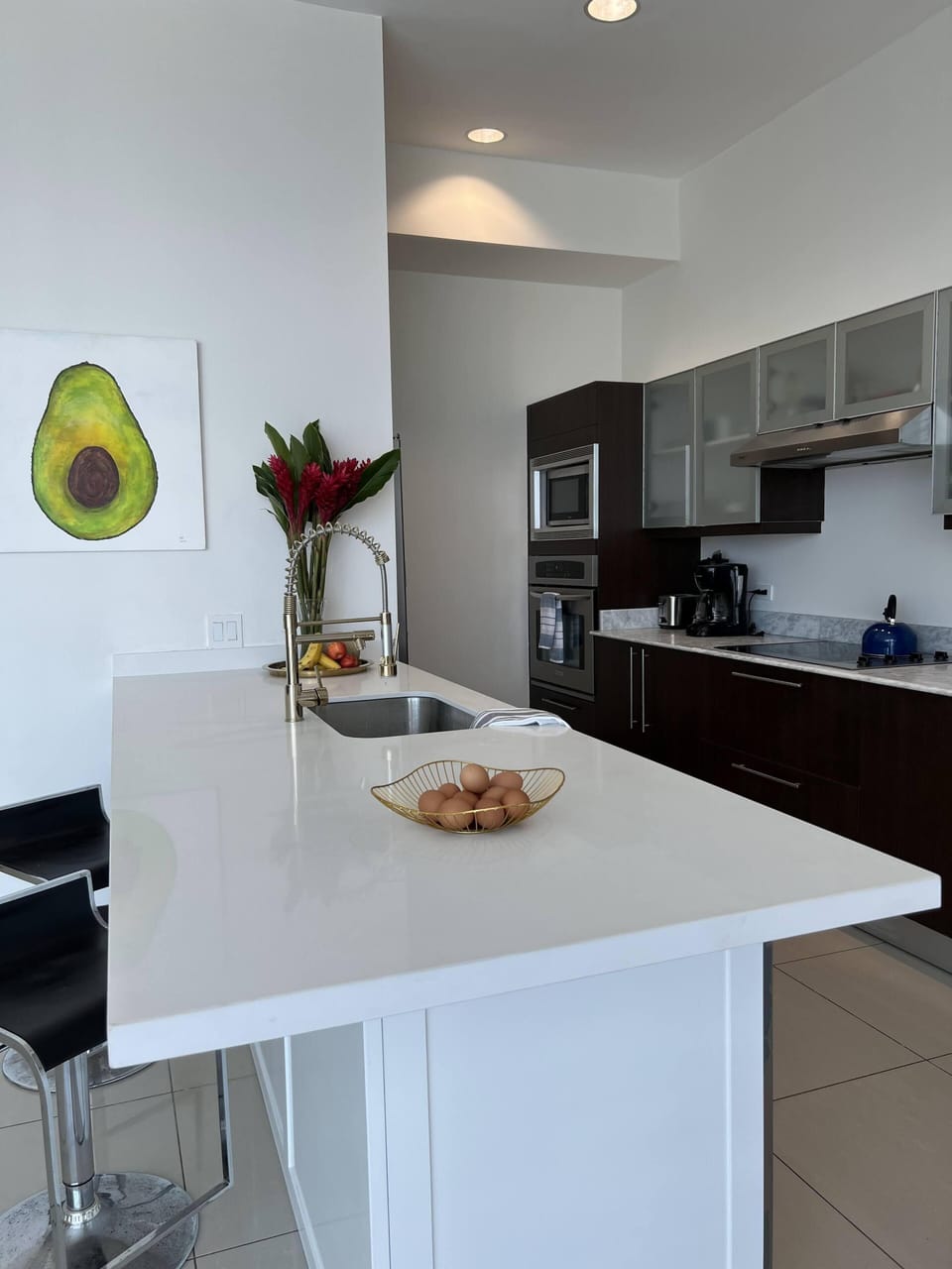 Fully equipped kitchen.
