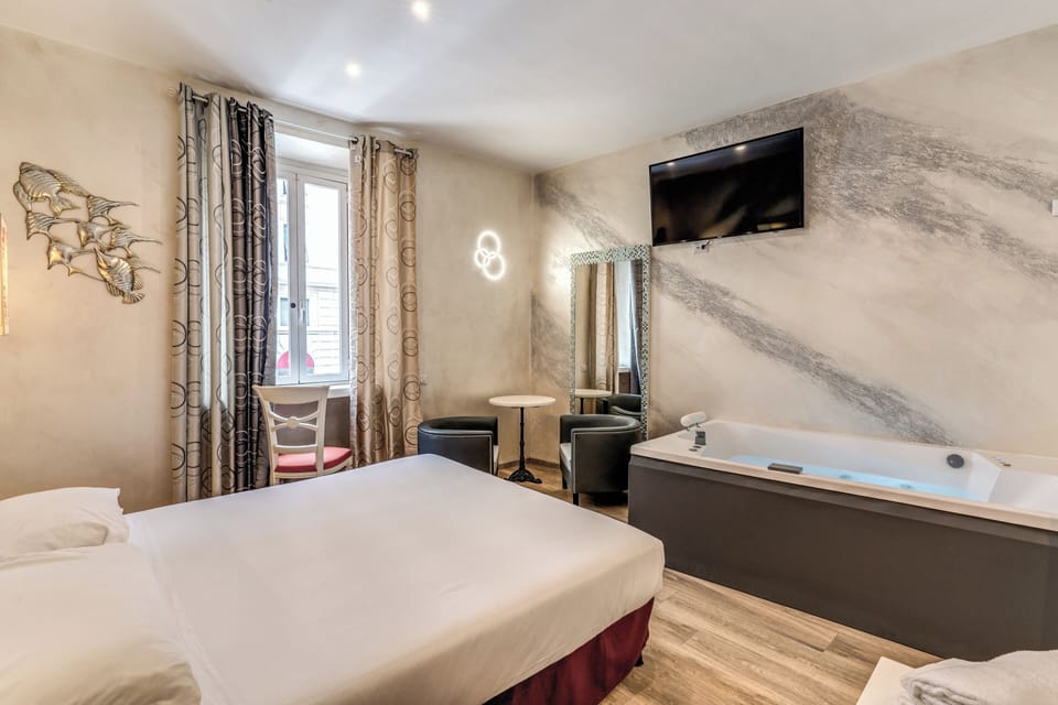 Comfort Suite | Egyptian cotton sheets, premium bedding, down comforters, in-room safe