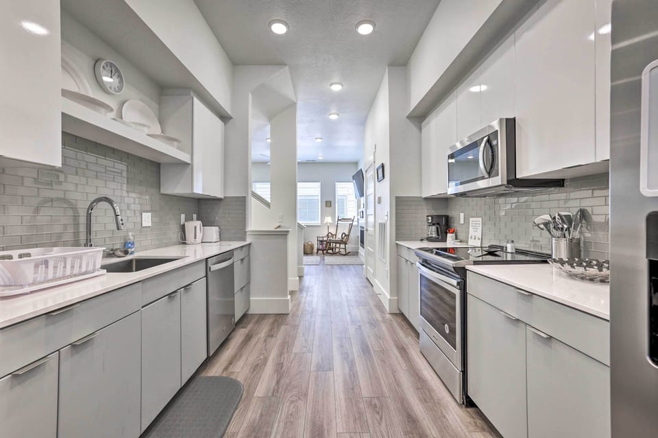 Kitchen | Cooking Basics & Spices | Crockpot | Blender | 2nd Floor