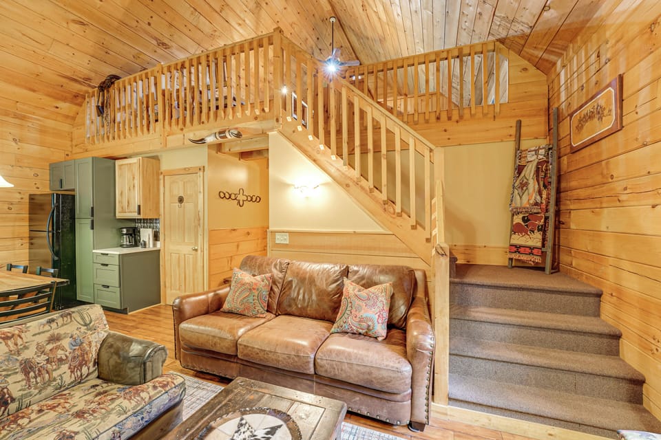 Living Room | Main Floor | Central A/C & Heat | Cable TV