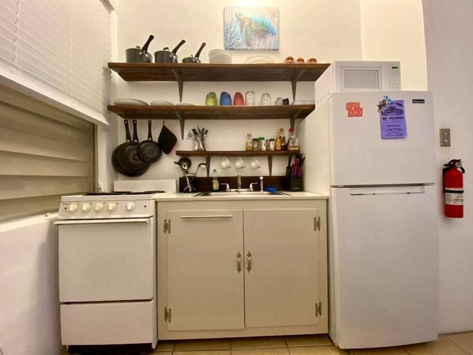 Full kitchen 